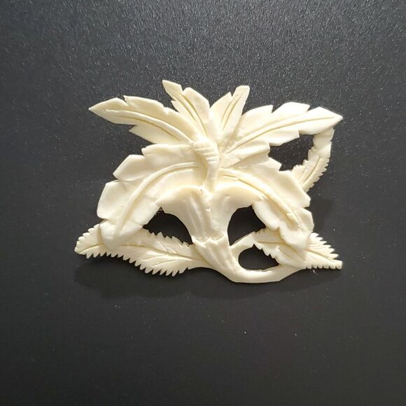 Vintage‎ Hand Carved Flower Brooch Pin Open Work Detail 2" Inches - Picture 1 of 4